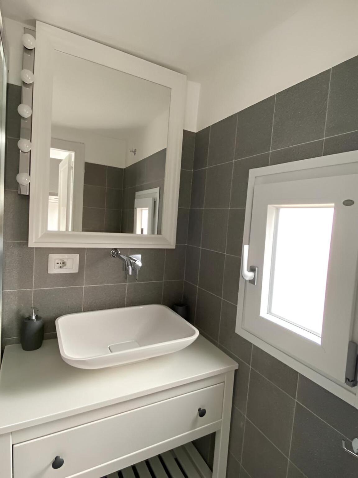 Bari Landlord 242 - Central Station Apartments エクステリア 写真